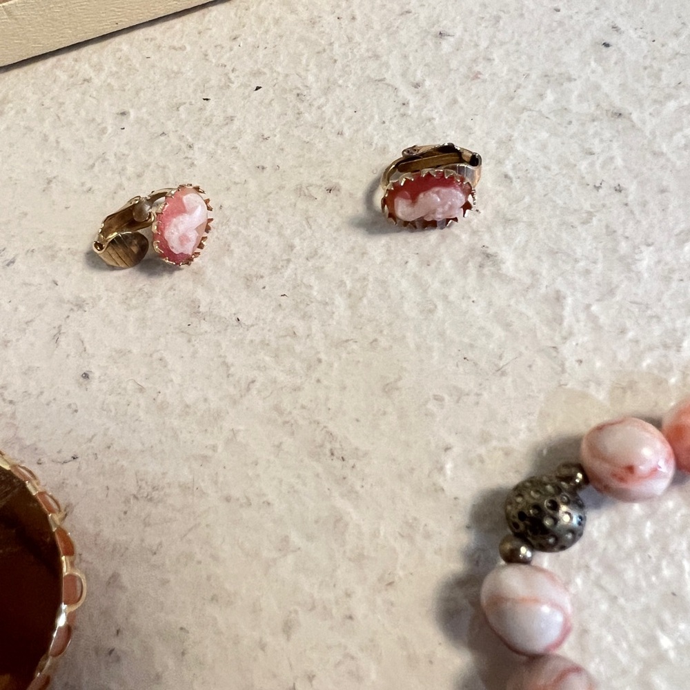 vintage Griffith cameo bracelet Earrings and brooch set - Picture 7 of 11